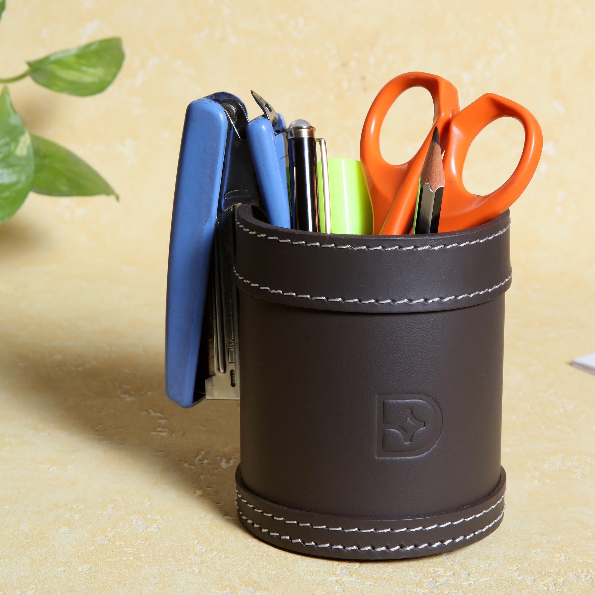 Pencup -Brown