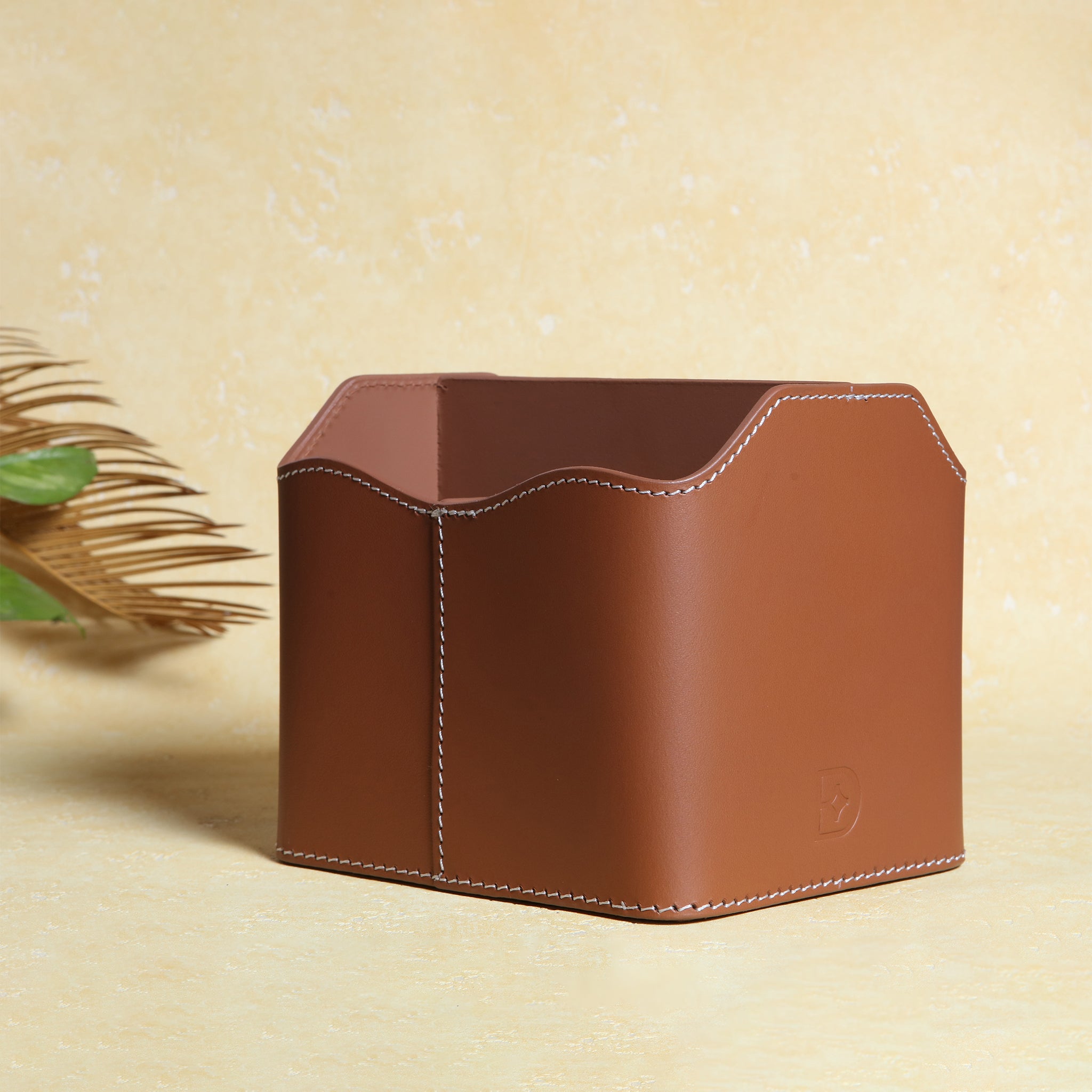 Remote Stand - Cognac