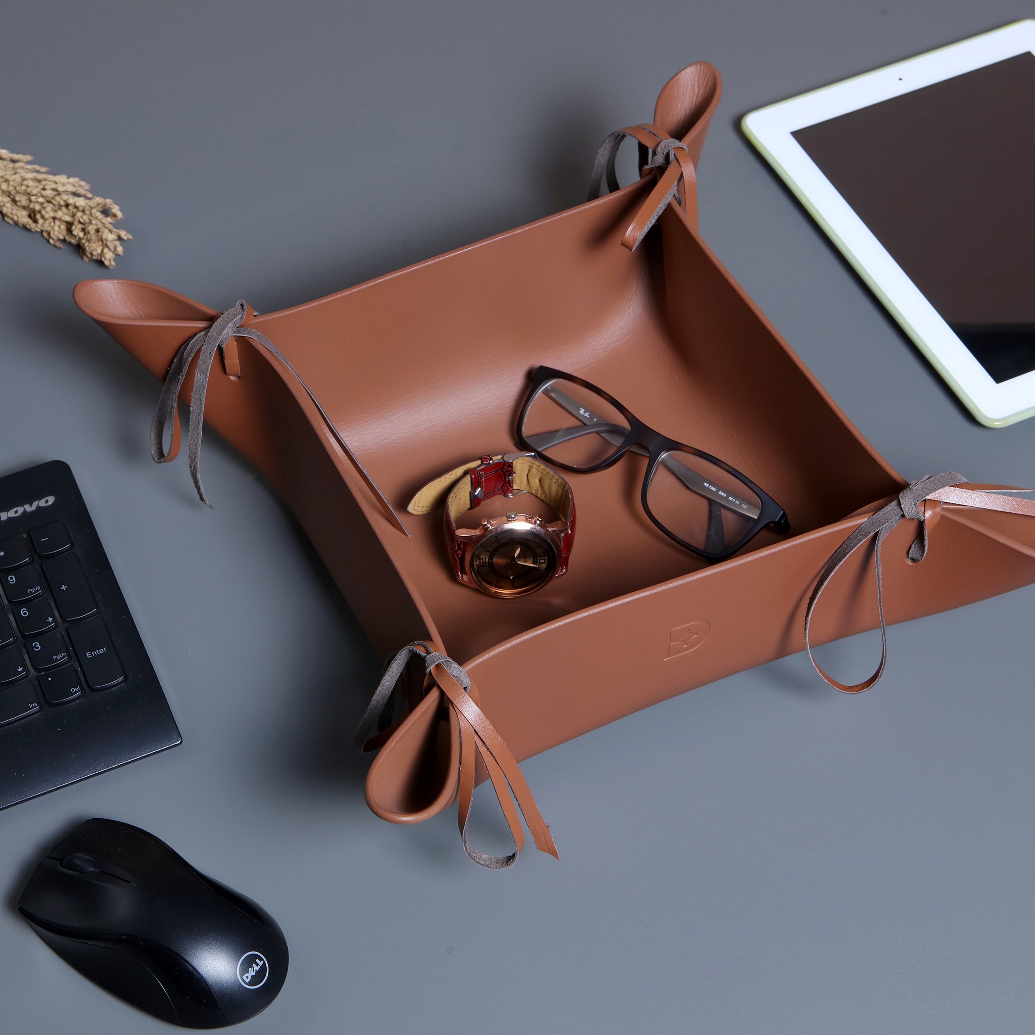 Catchall tray with strings Cognac