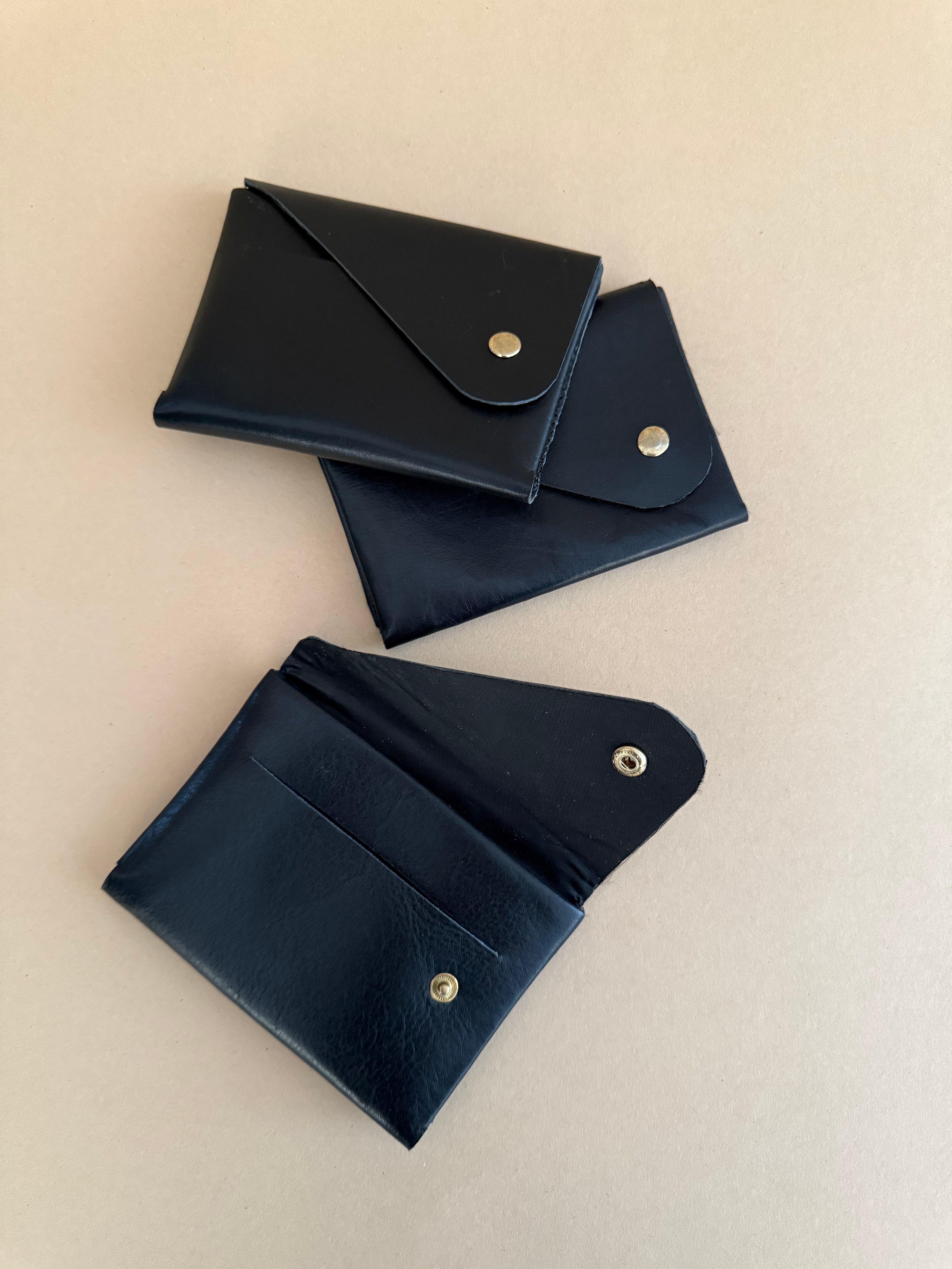 EliteEdge: Business Card Holder
