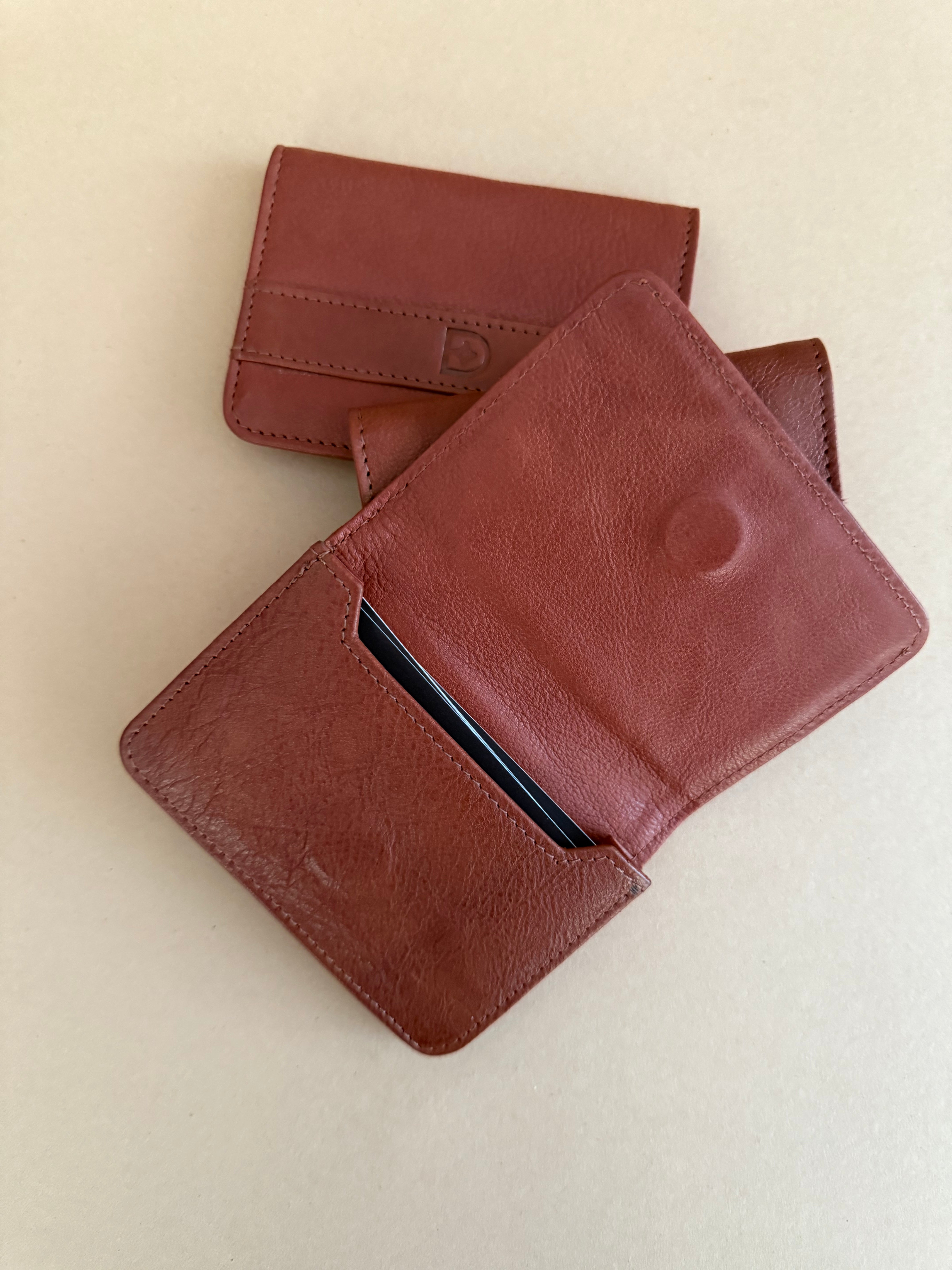 HoldSmart – Business Card Holder