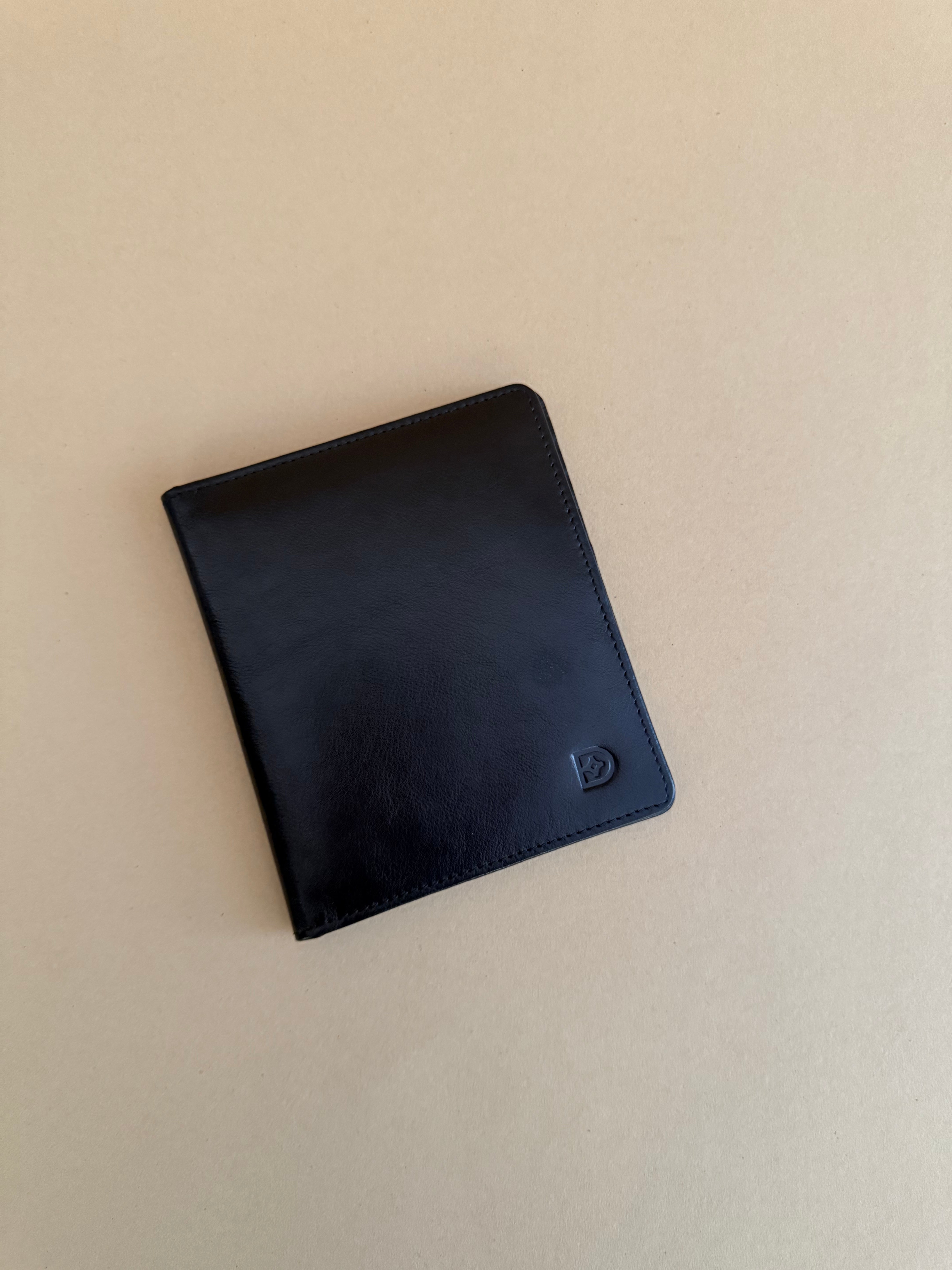 Holden – Travel Wallet