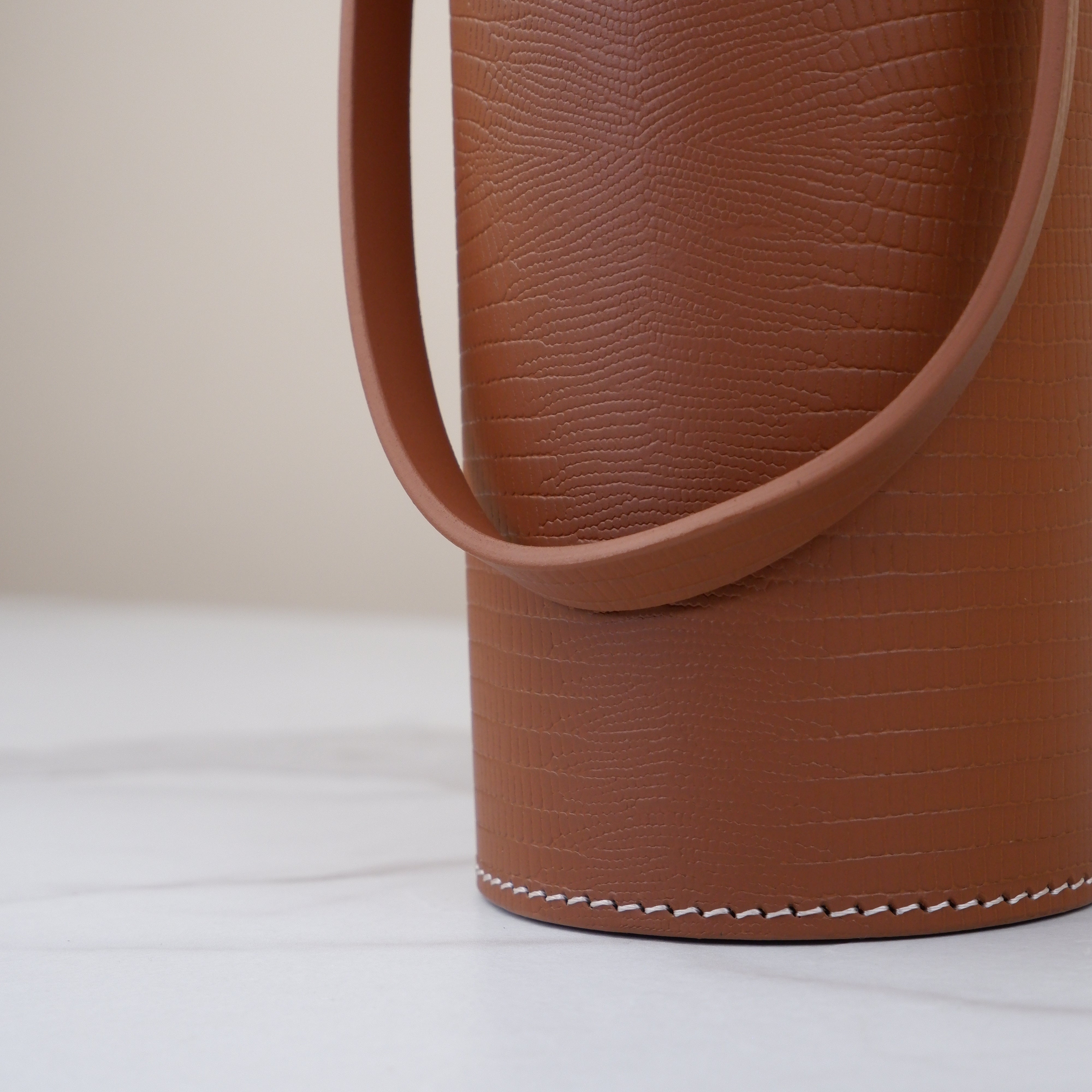 Cylinder Large Wine Holder - Croco Cognac Small Print