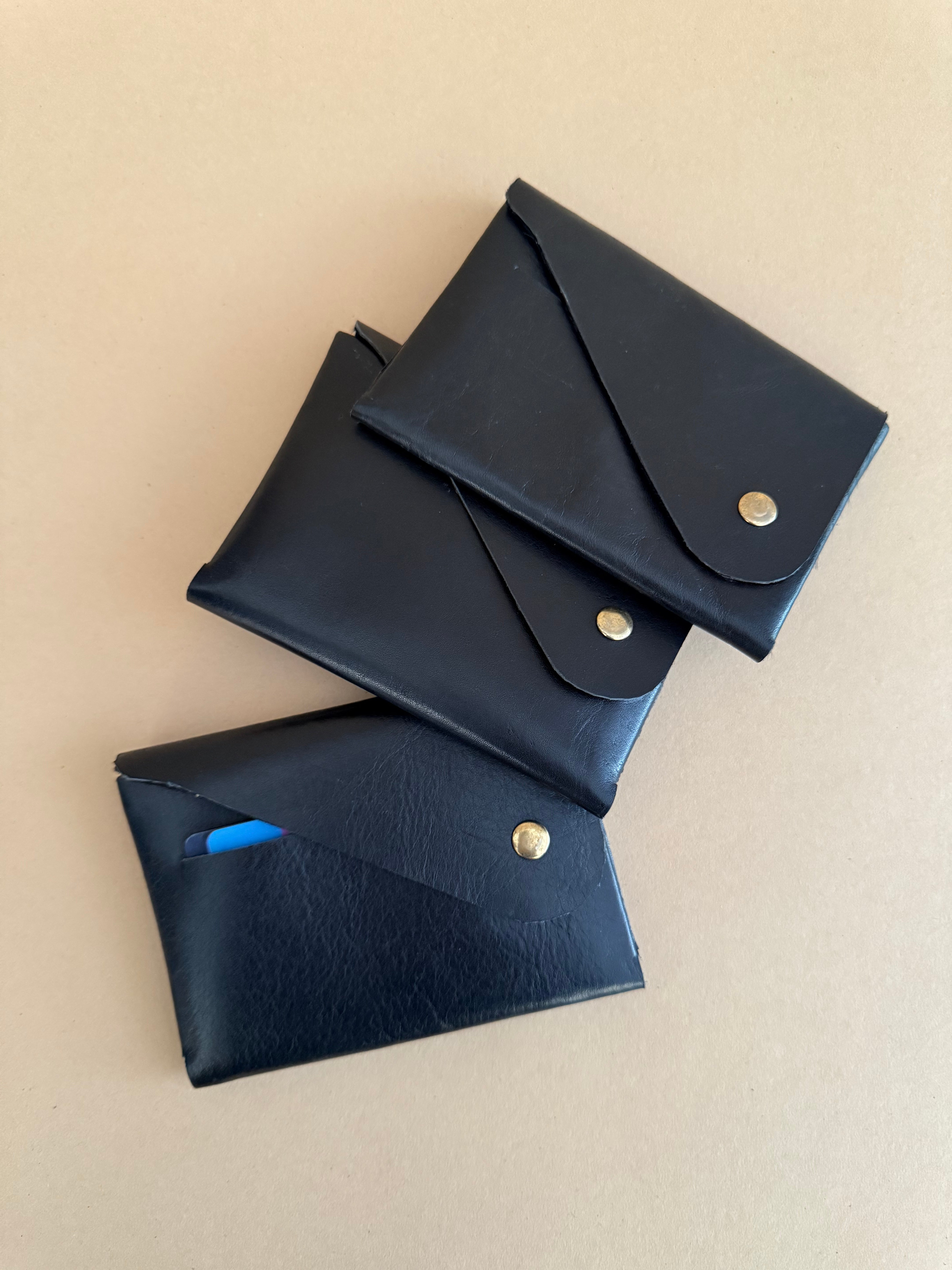 EliteEdge: Business Card Holder