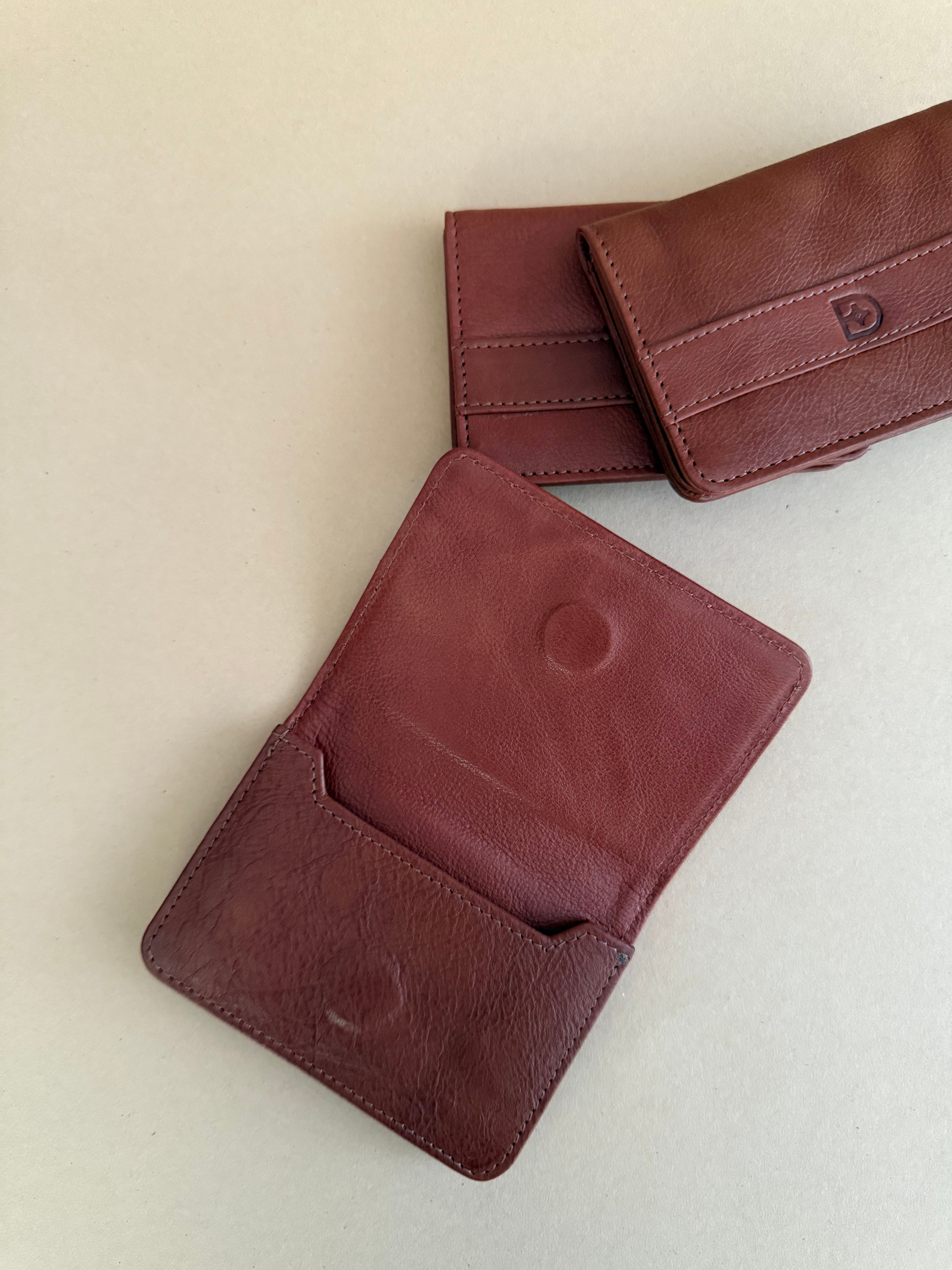 HoldSmart – Business Card Holder